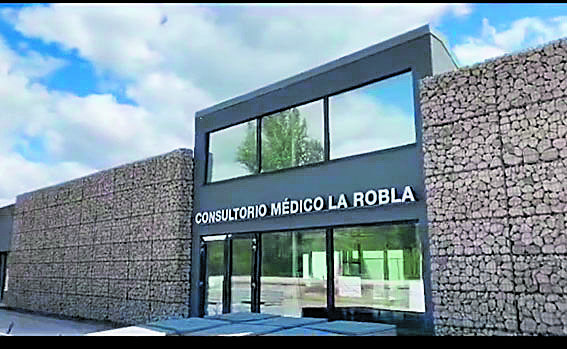 Fachada del Centro Médico de La Robla. | L.N.C.