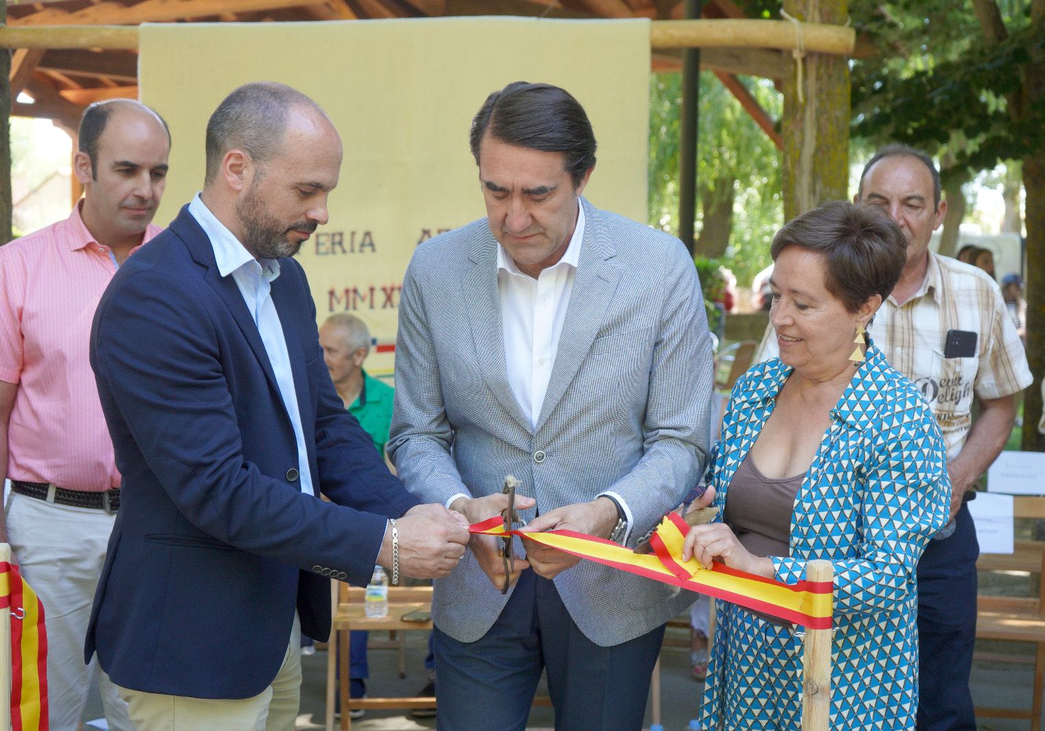  Suárez Quiñones durante la inauguración de la XII Feria Artesanal del Val