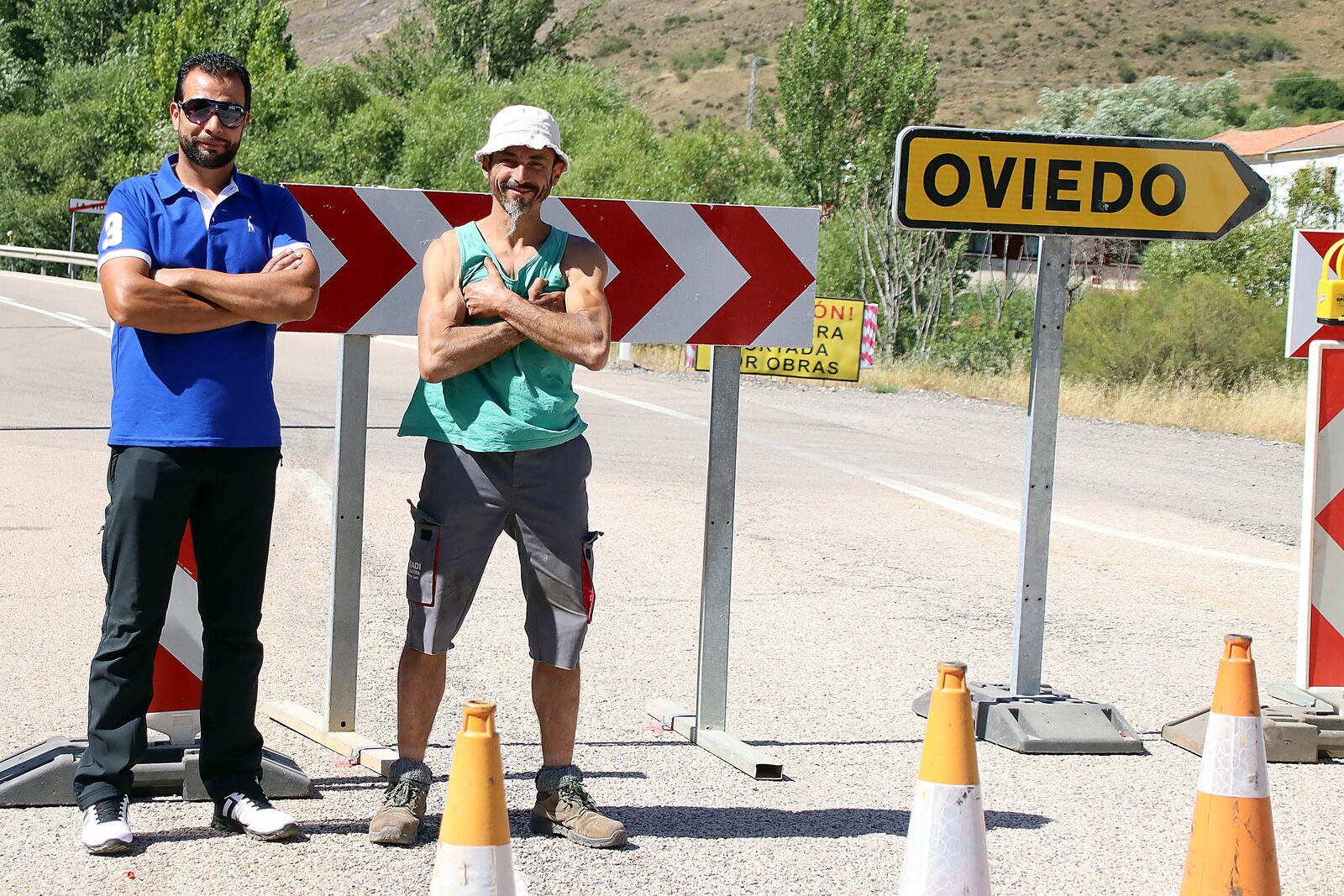 Vecinos de Ciñera de Gordón en el corte de la N-630  | ICAL