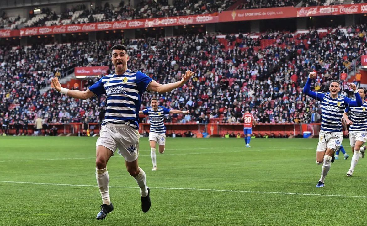 Pascanu celebrando un gol con la Deportiva frente al Sporting de Gijón | PASCANU