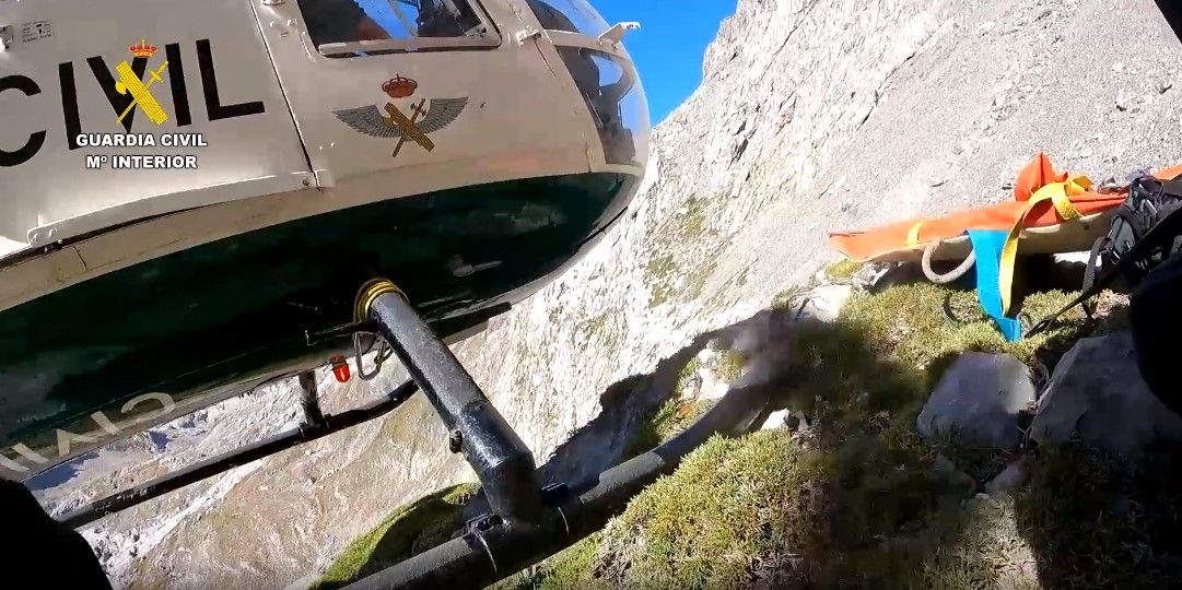 Instantánea de la unidad aérea de la Guardia Civil de León en el rescate en Torre Santa. | GUARDIA CIVIL