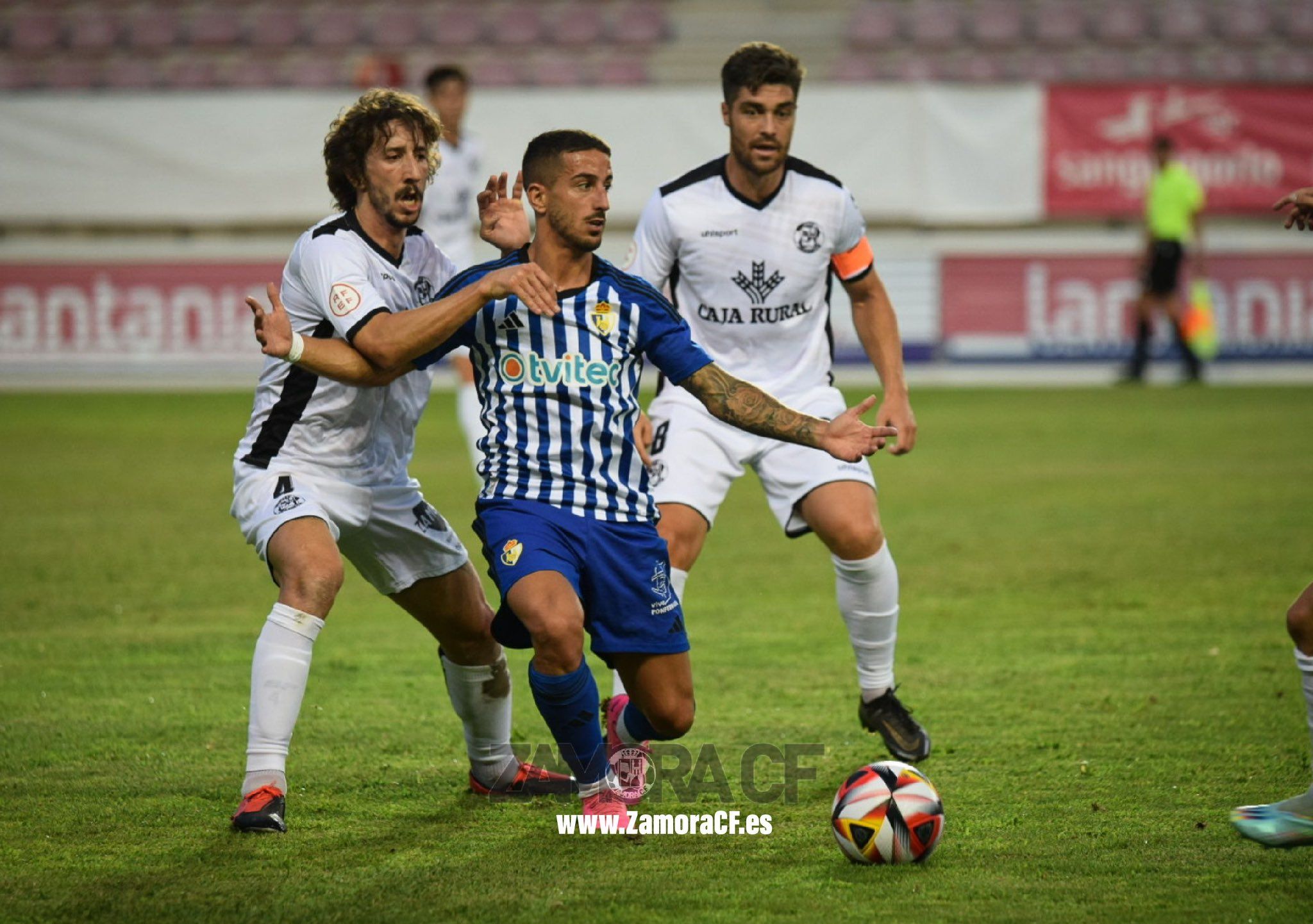 Un instante del partido en el Ruta de la Plata. | ZCF