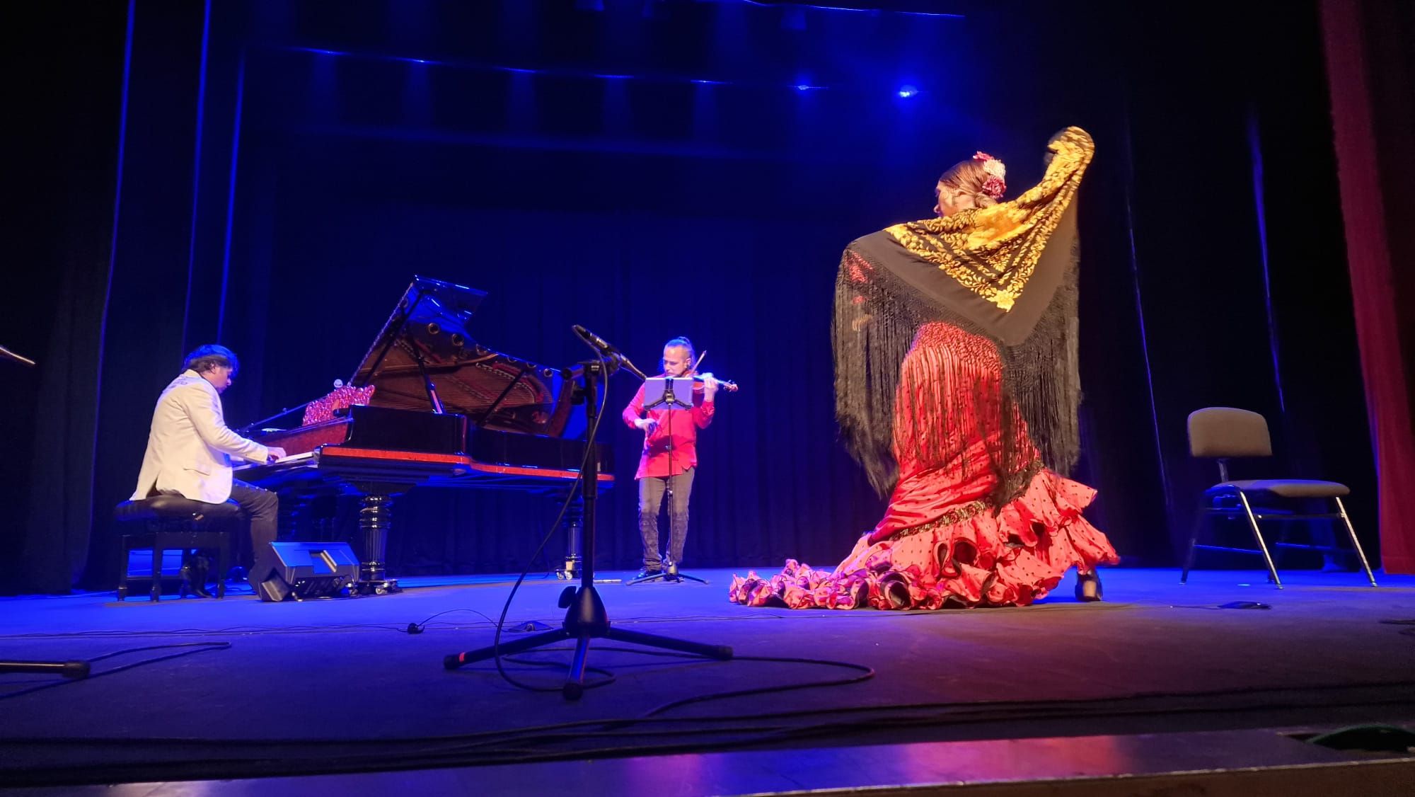 El concierto ‘Sonidos de España’ sirvió para poner el punto final al curso de verano ‘Encuentros con la Música’. | ABAJO