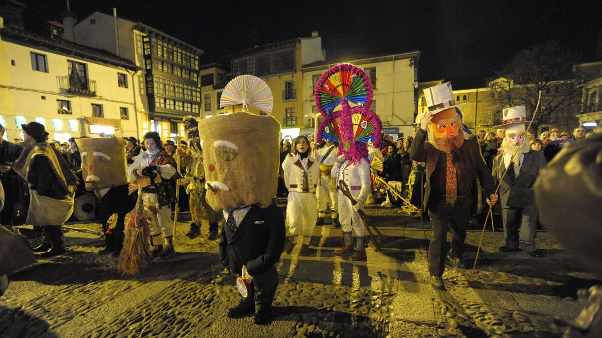 El desfile de antruejos de hace dos años en León. | DANIEL MARTÍN
