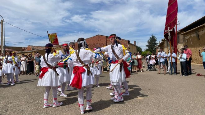Danza del paloteo en Santa Cristina de Valmadrigal. | C. CENTENO