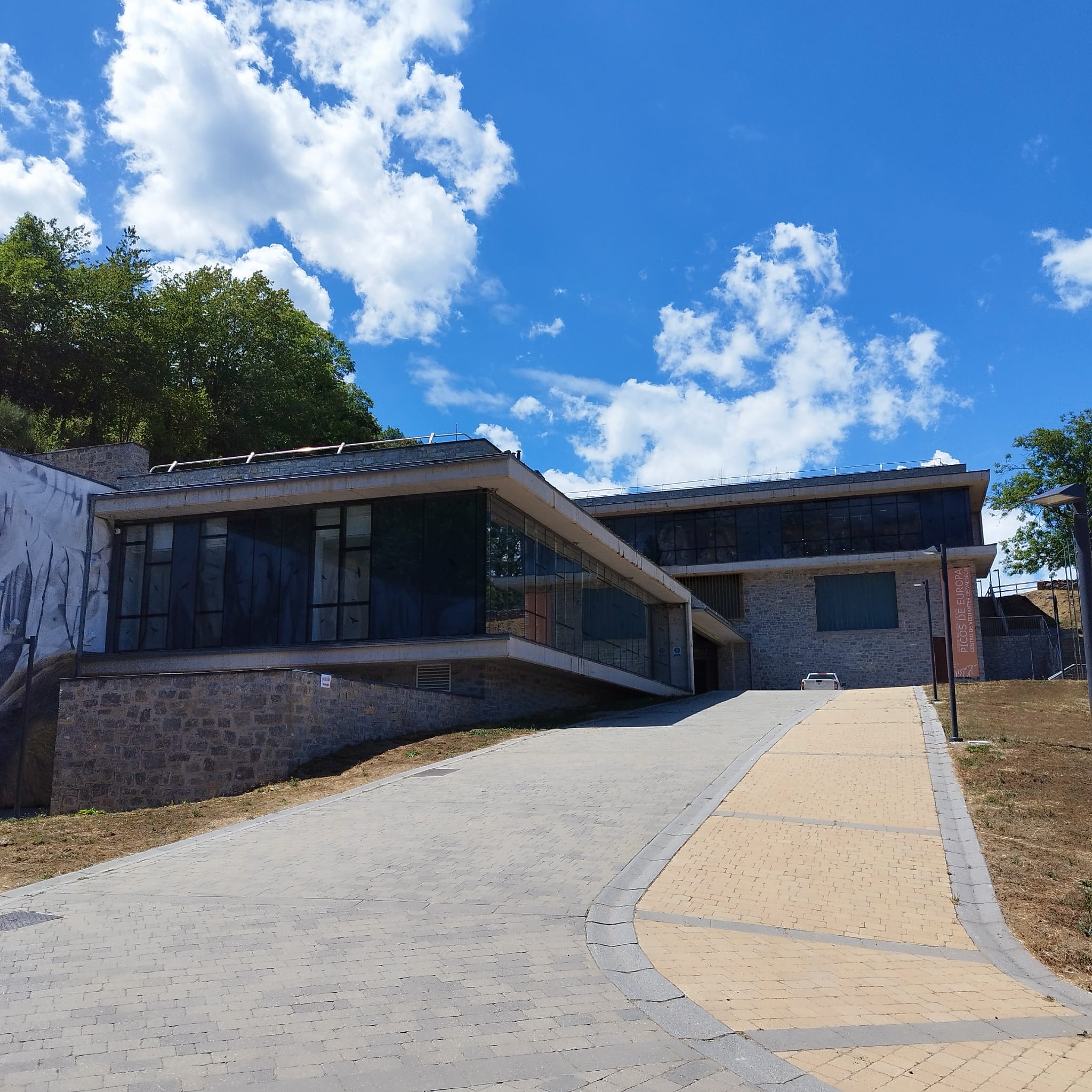 El centro de visitantes de Posada se inaugurará hoy. | I.M.