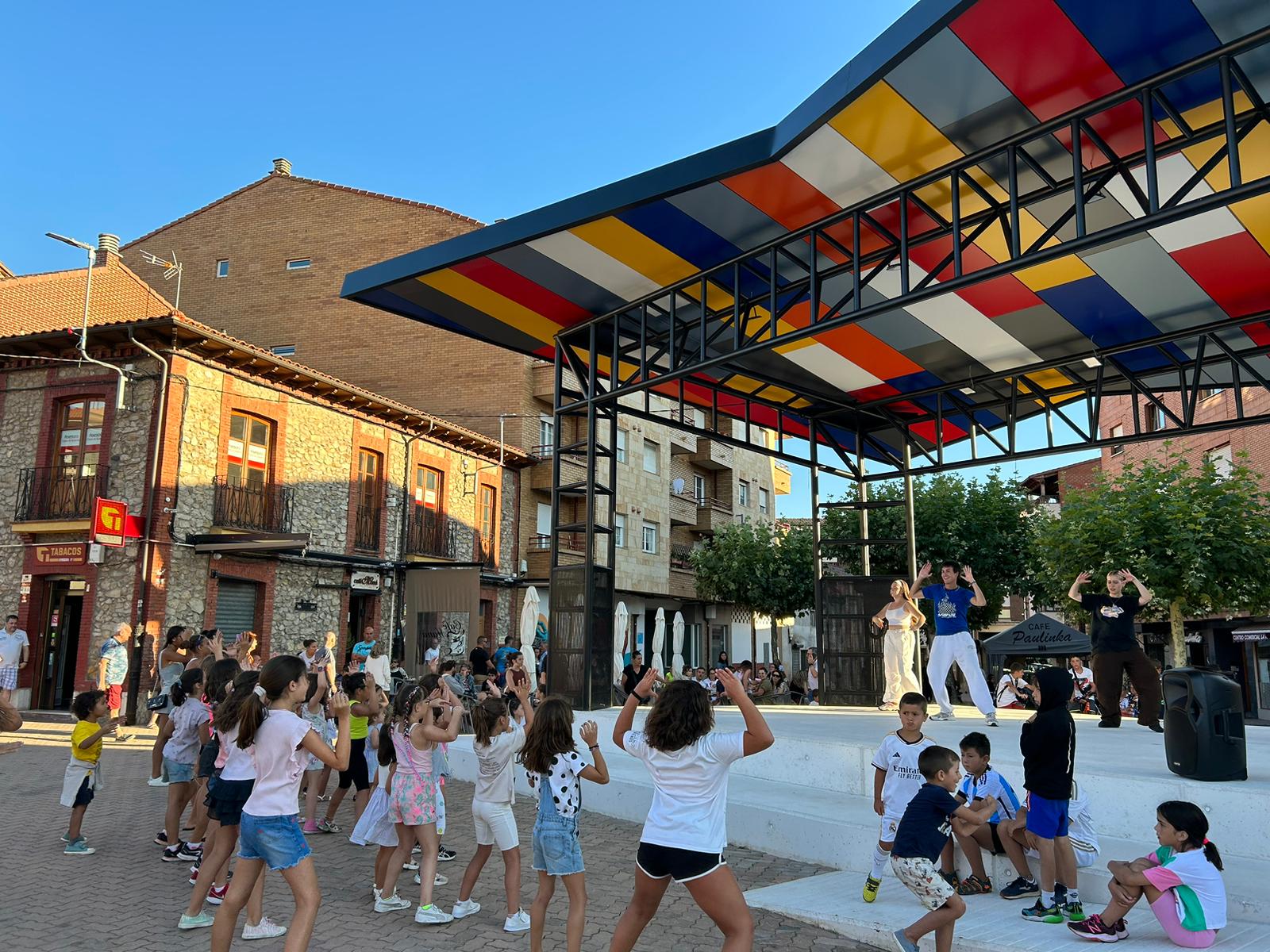 Clases de danza urbana y de zumba kids en la plaza. | L.N.C.