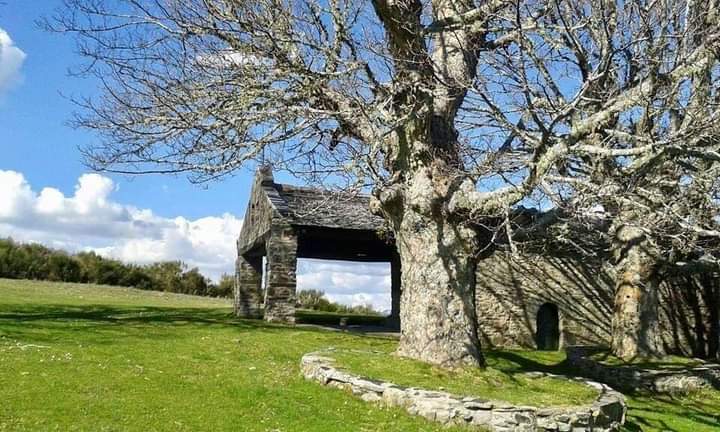 La ermita de Fombasallá, situada en los montes de Paradaseca.