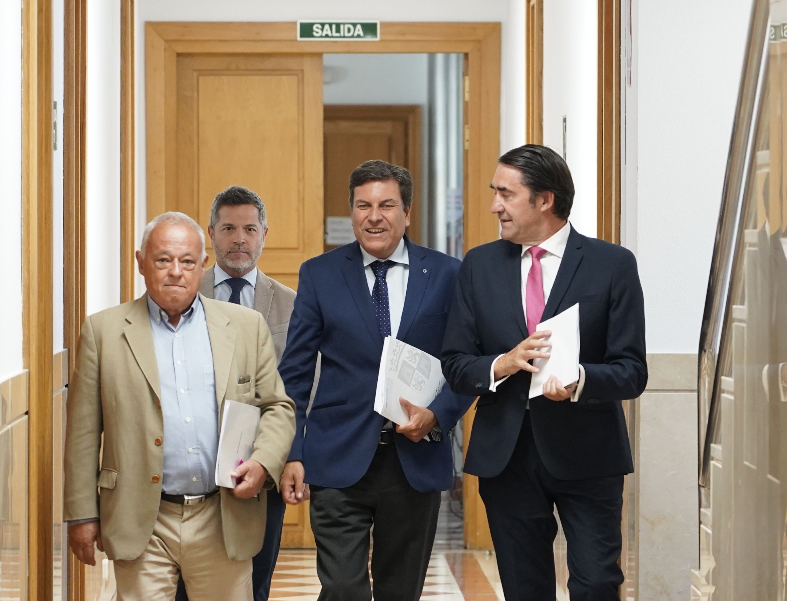 Juan Carlos Suárez-Quiñones (d) acude al Consejo de Gobierno de la Junta. | ICAL