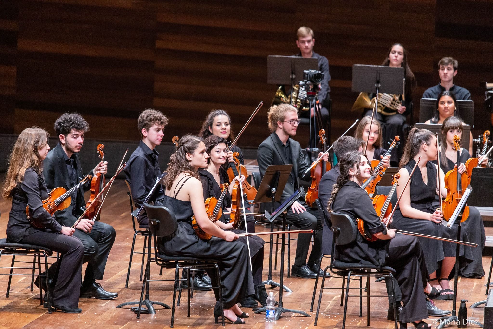 La Joven Orquesta Leonesa de Cuerda finaliza el ciclo de poesía de los cursos de verano de la ULE. | MARÍA DIEZ