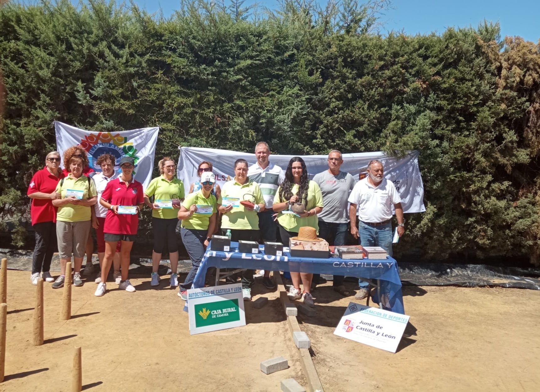 Imagen del podio femenino de la competición de bolo leonés | DEPORTES AUTÓCTONOS