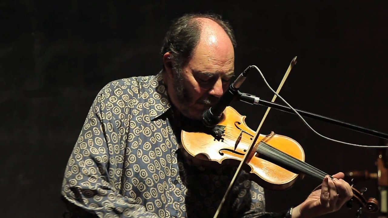 El músico escocés experto en instrumentos de cuerda y percusión actúa junto al acordeonista Nacho Álvarez.