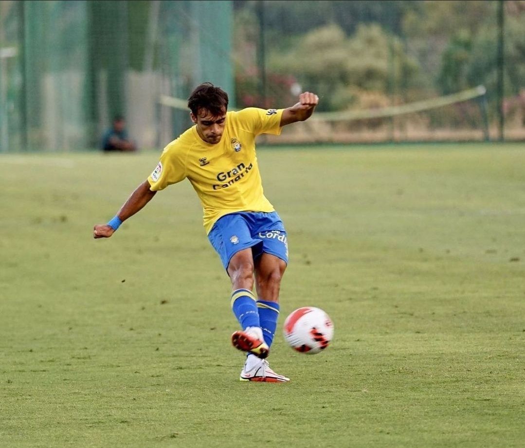 Alejandro Palanca disputando un partido de pretemporada con el primer equipo | LAS PALMAS
