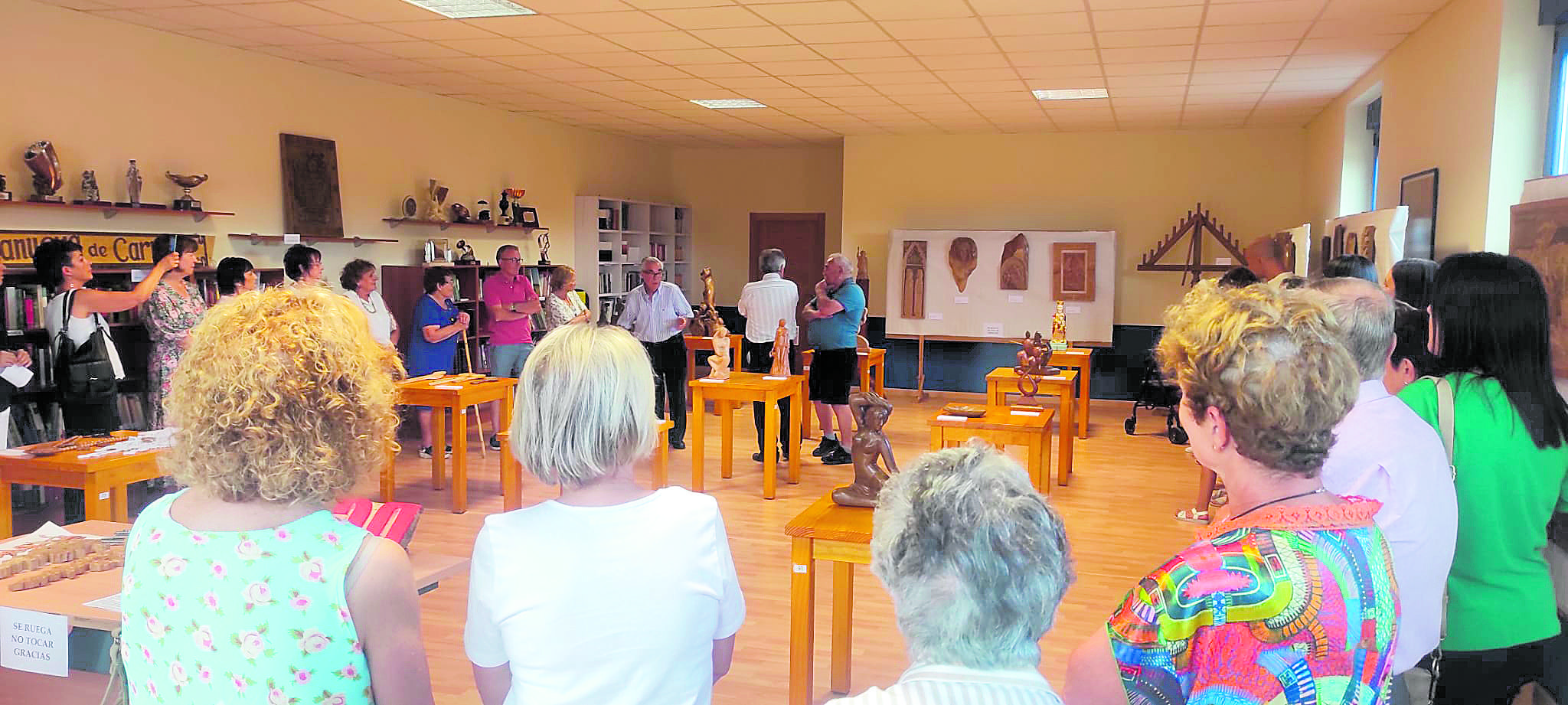 La exposición en Villanueva de Carrizo acoge la obra realizada en los últimos años por el artista riberano.