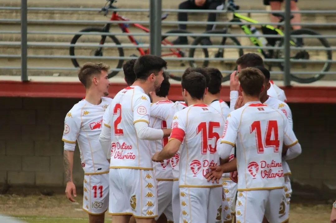 Imagen de la plantilla del Júpiter Leones celebrando un gol la temporada pasada. | CYDL