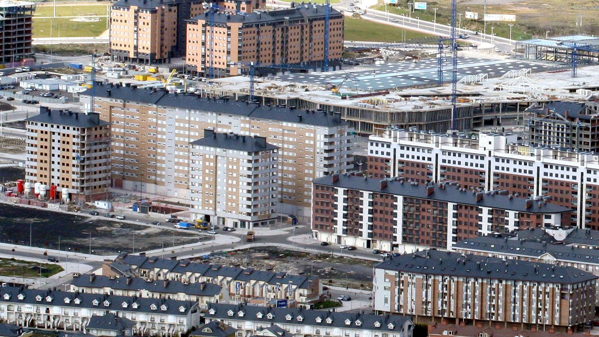Panorámica del barrio ponferradino de La Rosaleda. | CÉSAR SÁNCHEZ (ICAL)