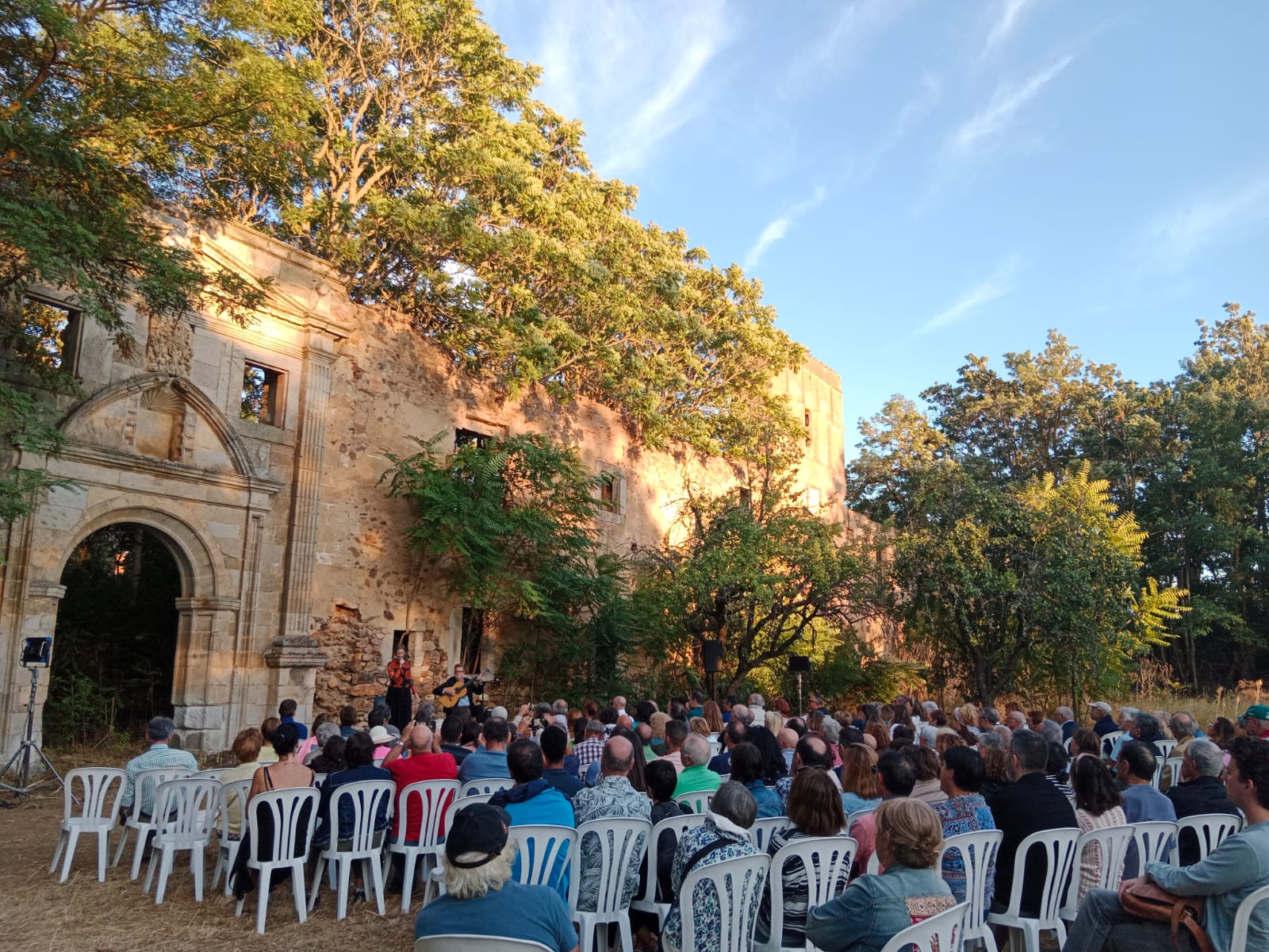 El dúo catalán actuó en el Monasterio de Santa María de Nogales. | L.N.C.