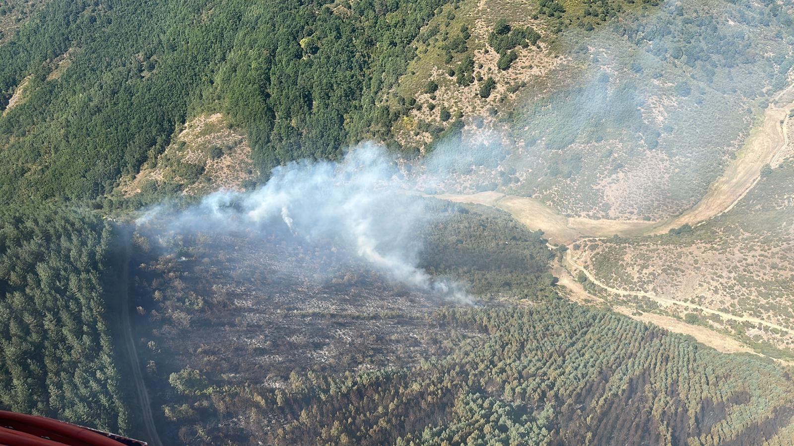 Aspecto del incendio a la llegada de la Brif Tabuyo. | @ATBRIF