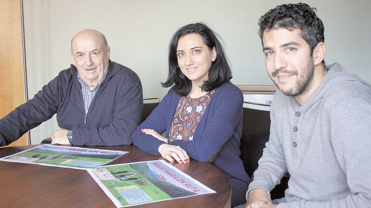 Julio Tolón, Alicia Gallego y Santiago Miguélez presentando las rutas. | T.G.