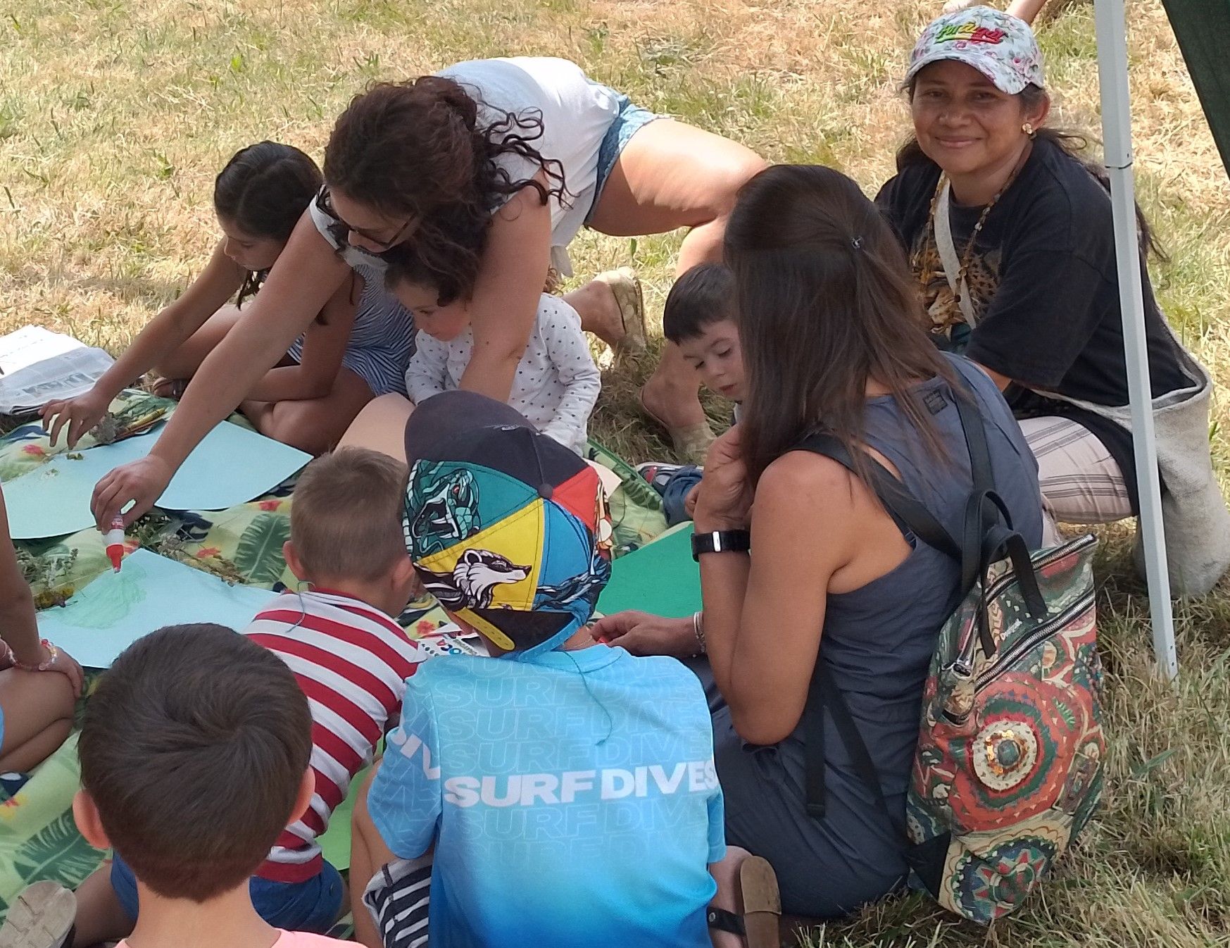 María Mercedes Lozada en el taller de ‘collages’ con vegetales. | L.N.C.