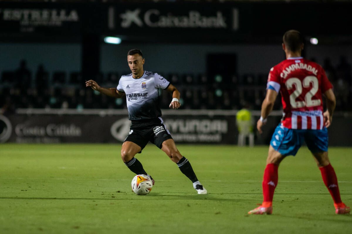 Pablo Clavería en un partido con el Cartagena en Segunda División.