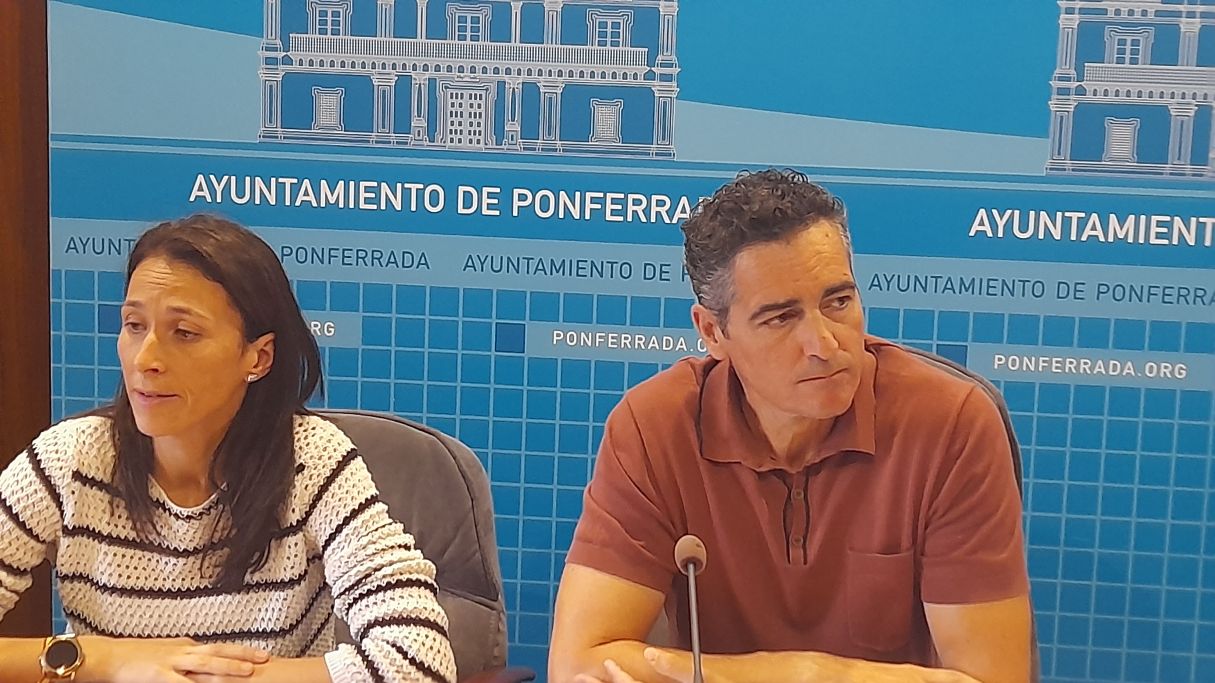 Roberto Mendo y Eva González en rueda de prensa. | MAR IGLESIAS