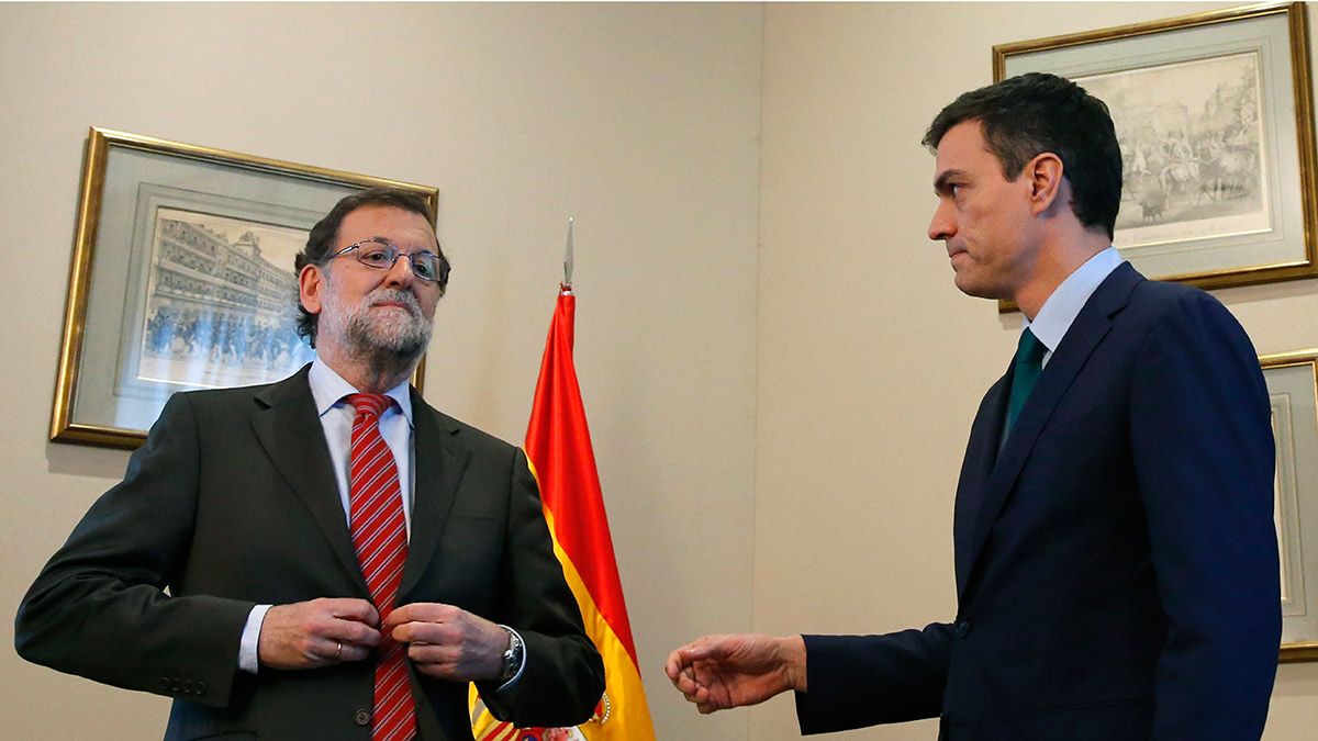 La imagen de la polémica. Rajoy 'niega' el saludo a Sánchez. | ABC