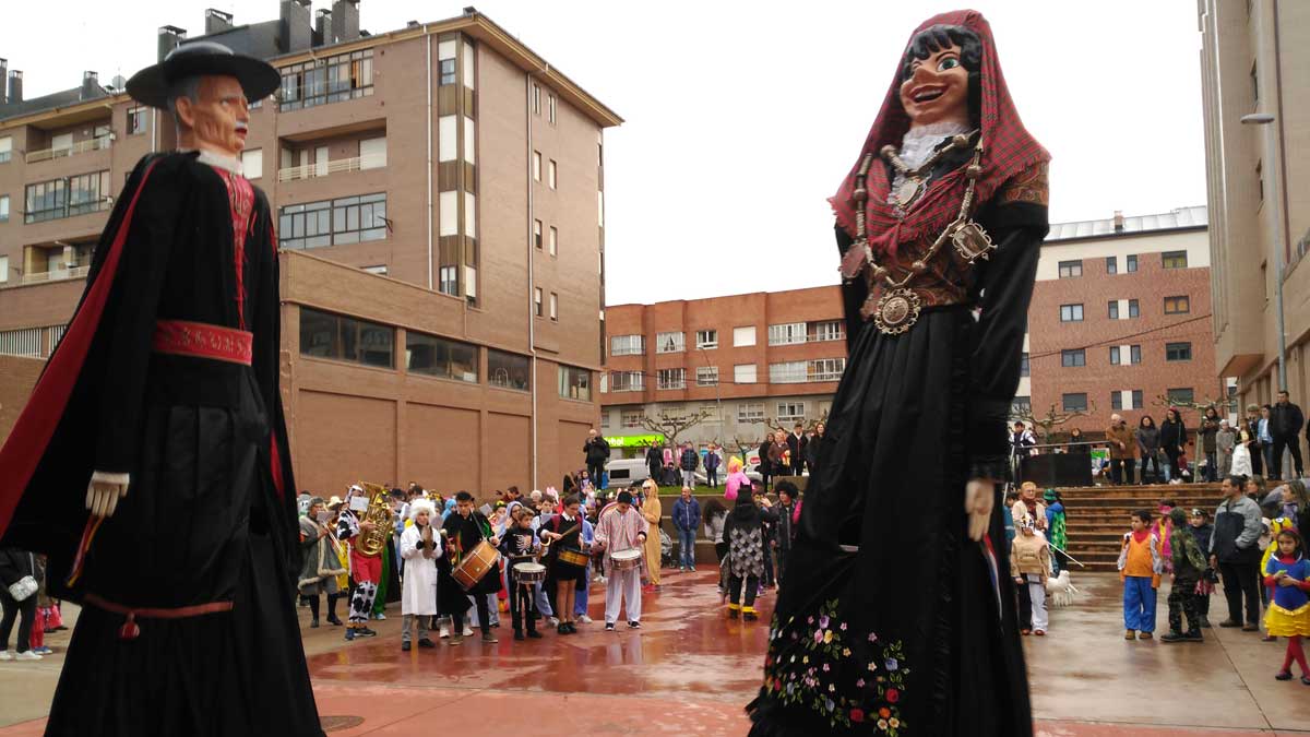 Colasa y Juan Zancuda amenizaron la velada al ritmo de la banda.| P.F.