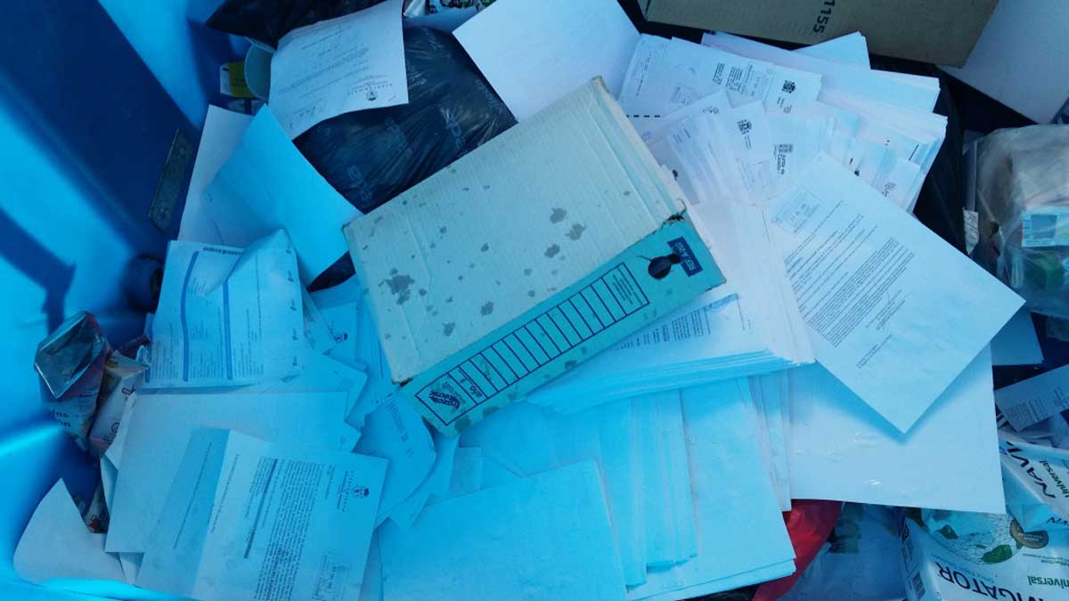 Documentos depositados en un contenedor en San Andrés. | L.N.C. Documentos depositados en un contenedor en San Andrés. | L.N.C.