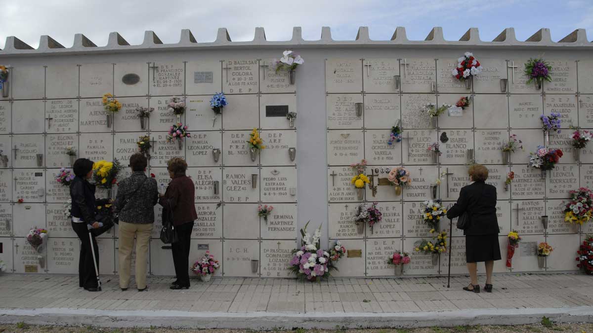 Serfunle se ocupa de la gestión del tanatorio, el crematorio y el cementerio de la ciudad de León, que está ubicado en Puente Castro. | Mauricio peña