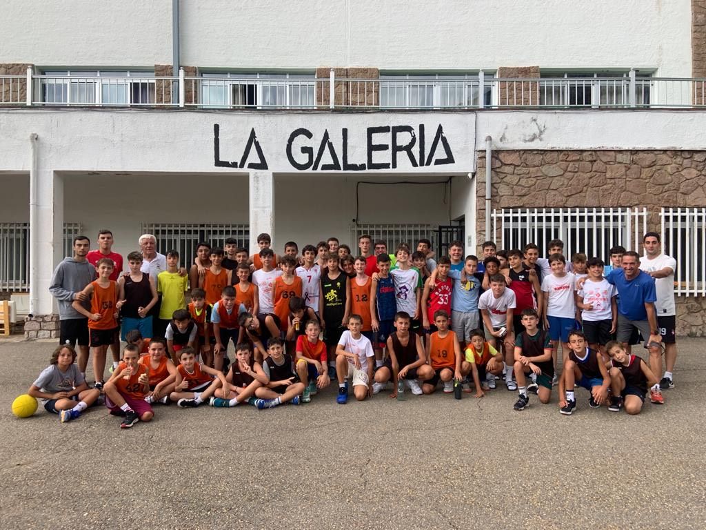 Jugadores del Colegio Leonés al completo en Santa Lucía. | LNC