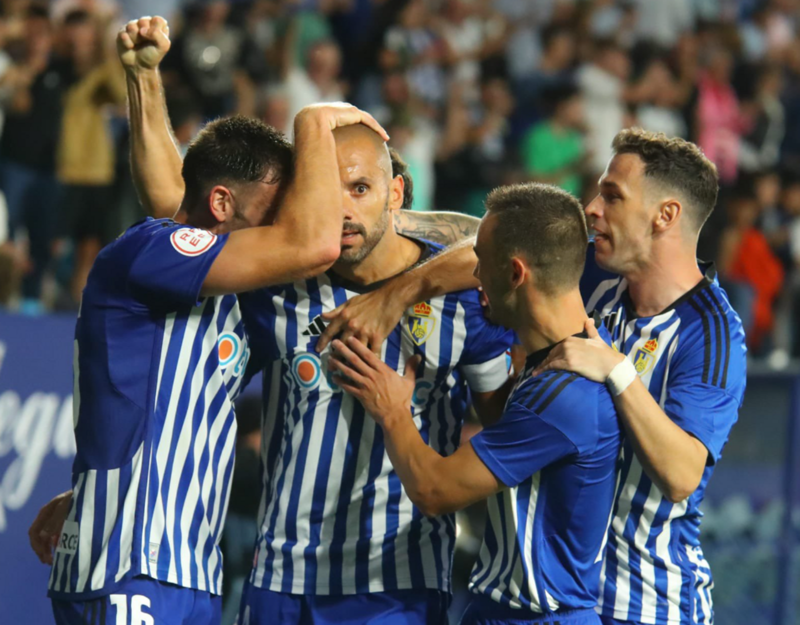 Yuri celebra el gol del empate junto a sus compañeros. | SDP