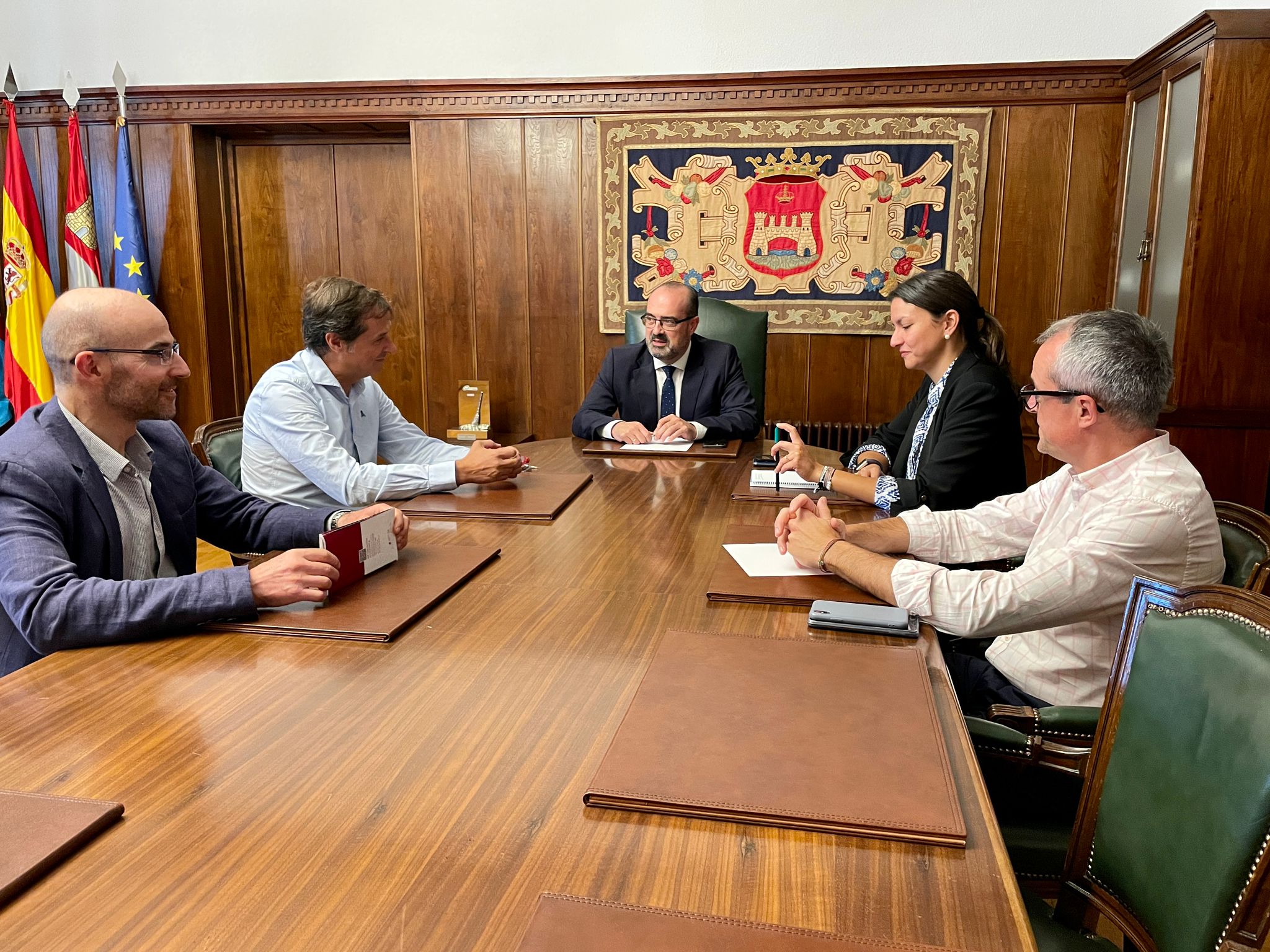 Reunión en el Ayuntamiento de Ponferrada con la D.O. Bierzo. 