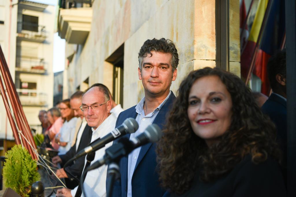 Balín antes de pronunciar su pregón al lado de la regidora. 