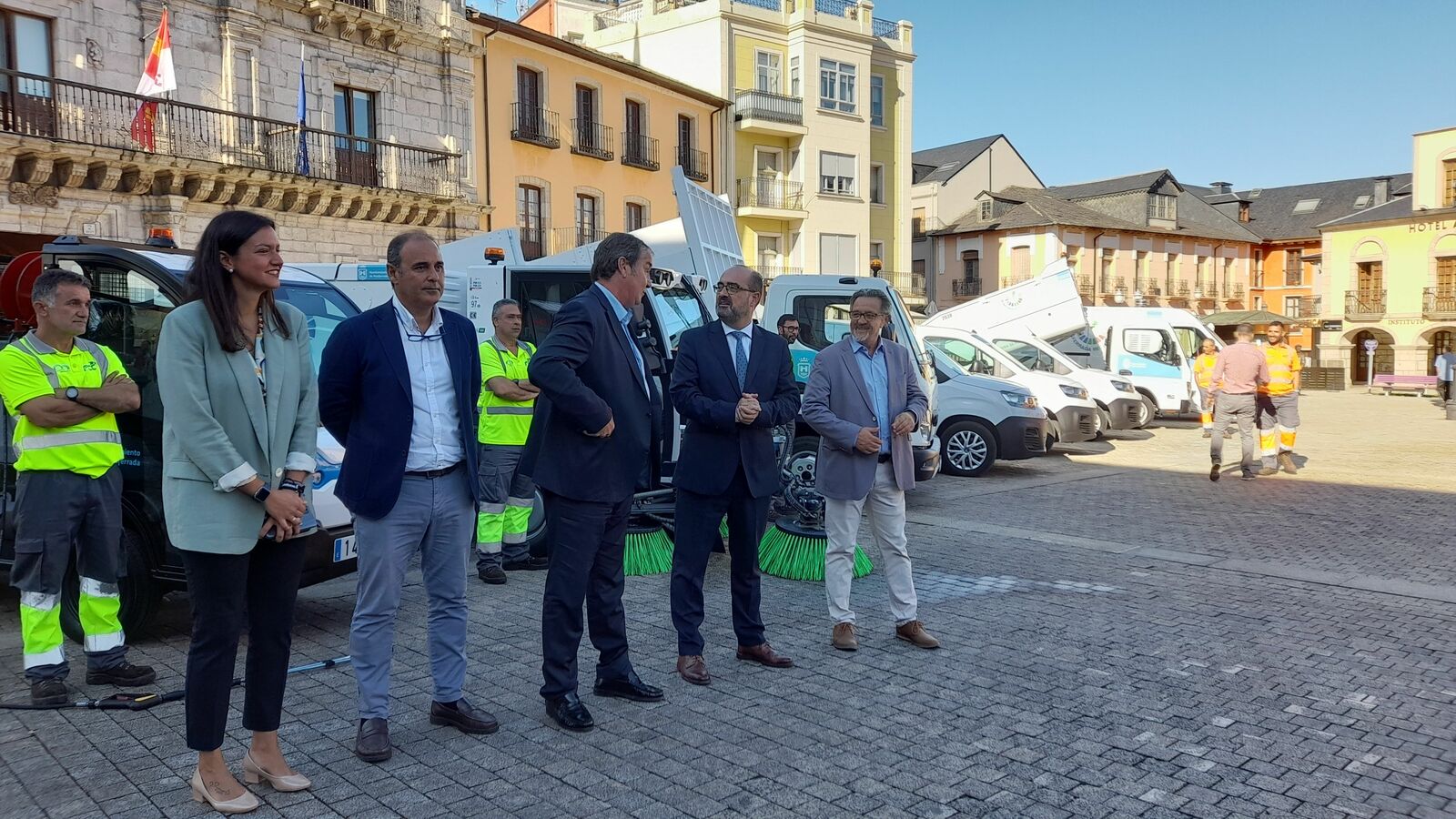 Presentación de la nueva flota de vehículos de limpieza de Ponferrada. | MAR IGLESIAS