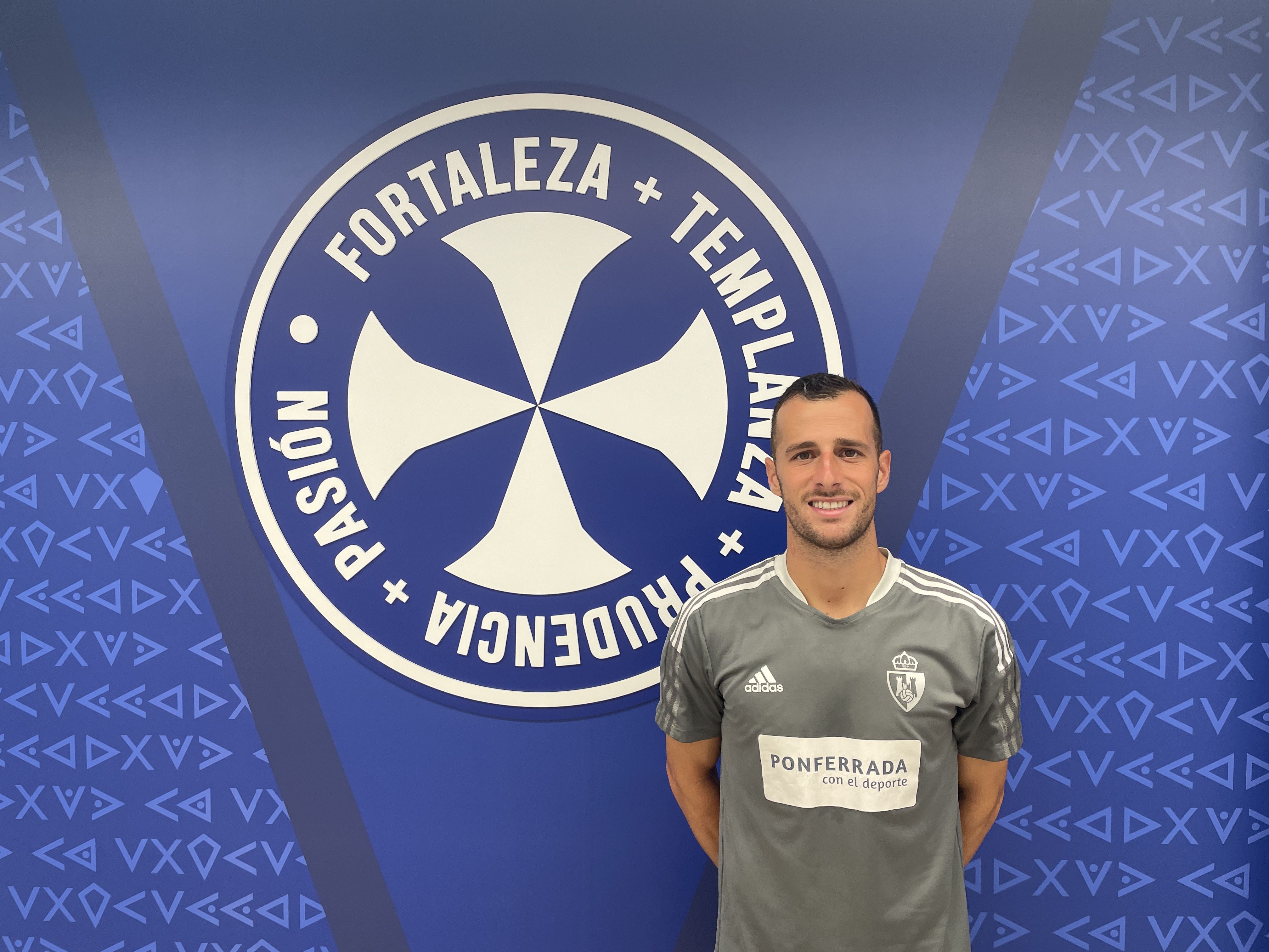 Ale Díez recibió a La Nueva Crónica en el Estadio Municipal El Toralín. | JAVIER FERNÁNDEZ