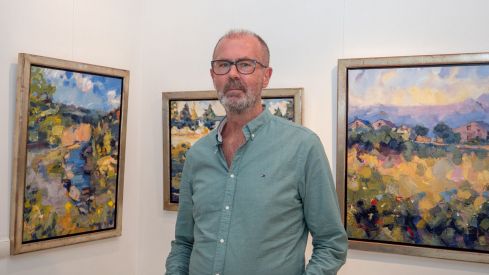 Luis Fernández ante su obra Luis Fernández ante su obra