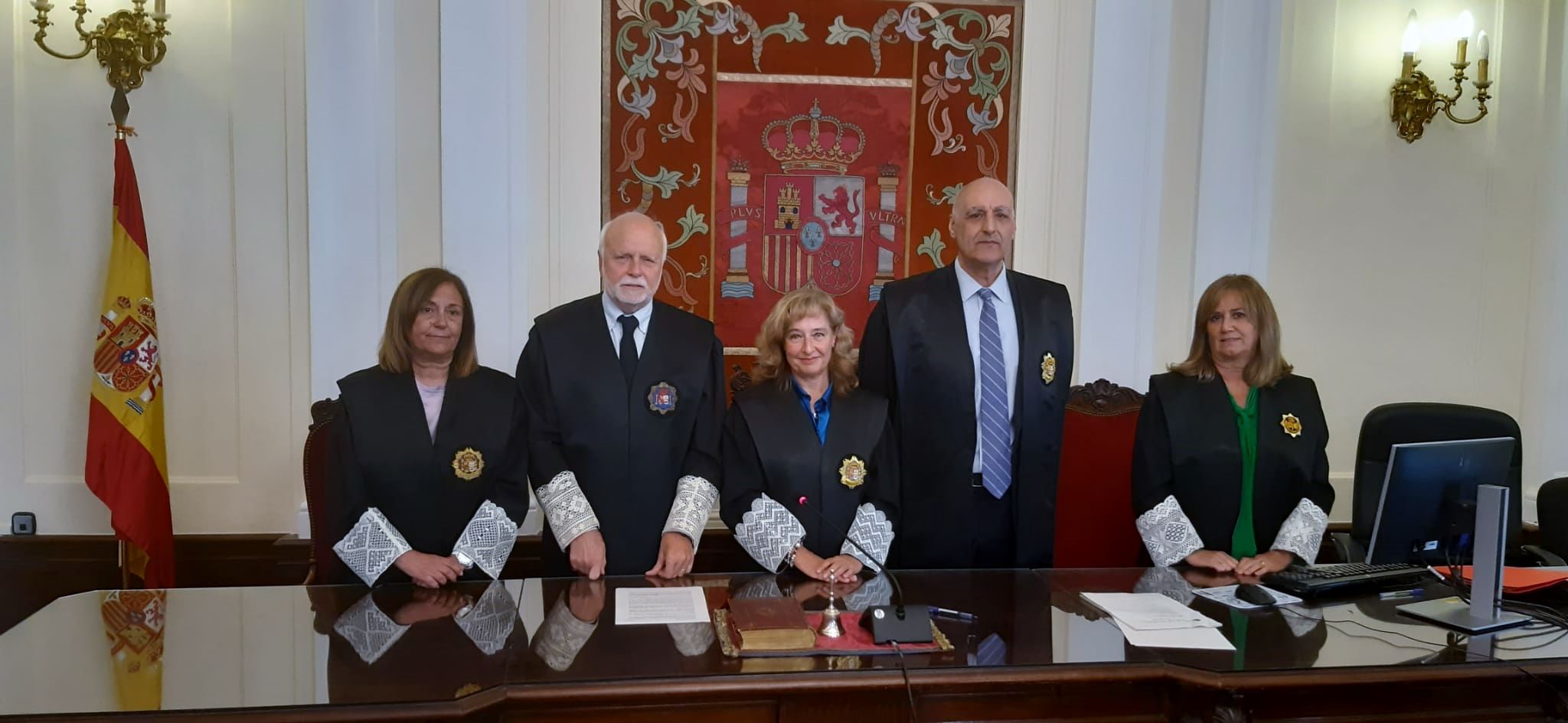 De izquierda a derecha: Isabel Morán (fiscal jefa provincial), Alberto Álvarez (presidente Sección 2ª AP León), Ana del Ser (presidenta AP León), Carlos Miguélez (presidente Sección 3ª AP León), Ana Gómez Villaboa (LAJ AP León).