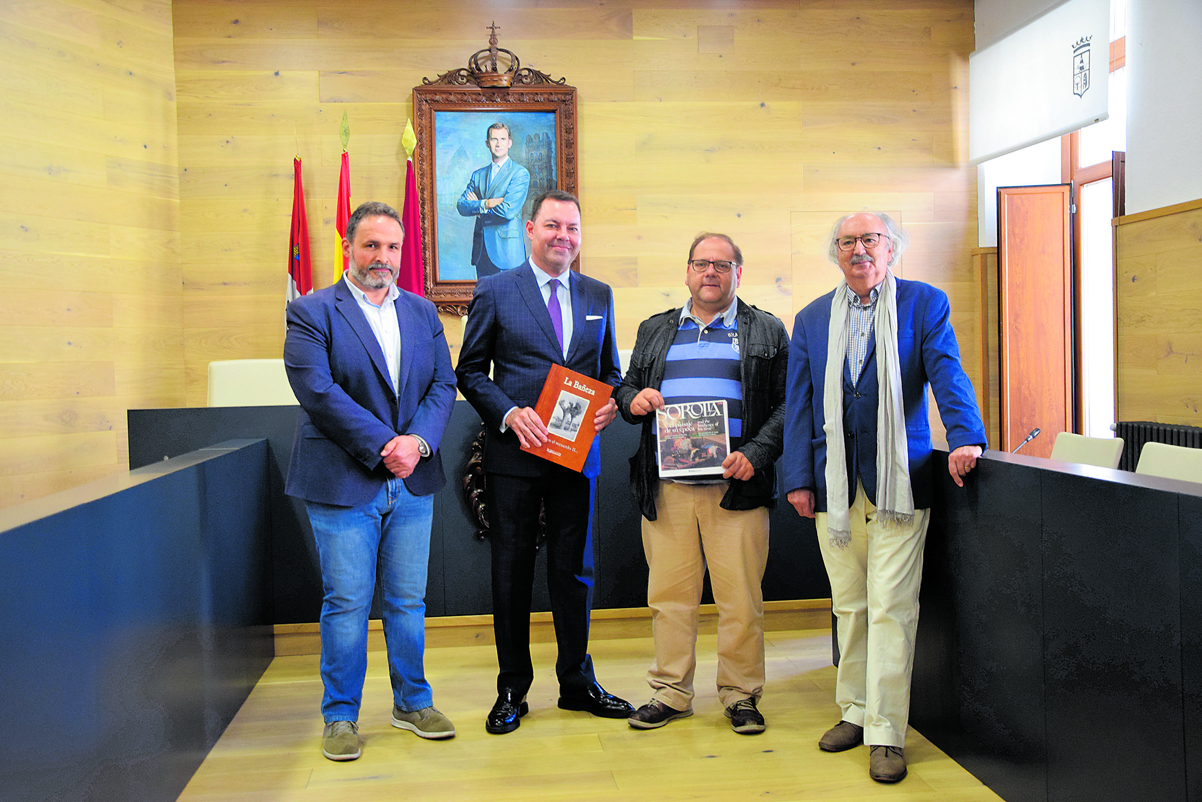 José Luis del Riego, José María Viejo, Javier Carrera y Antonio Colinas en el Ayuntamiento de La Bañeza. | L.N.C.