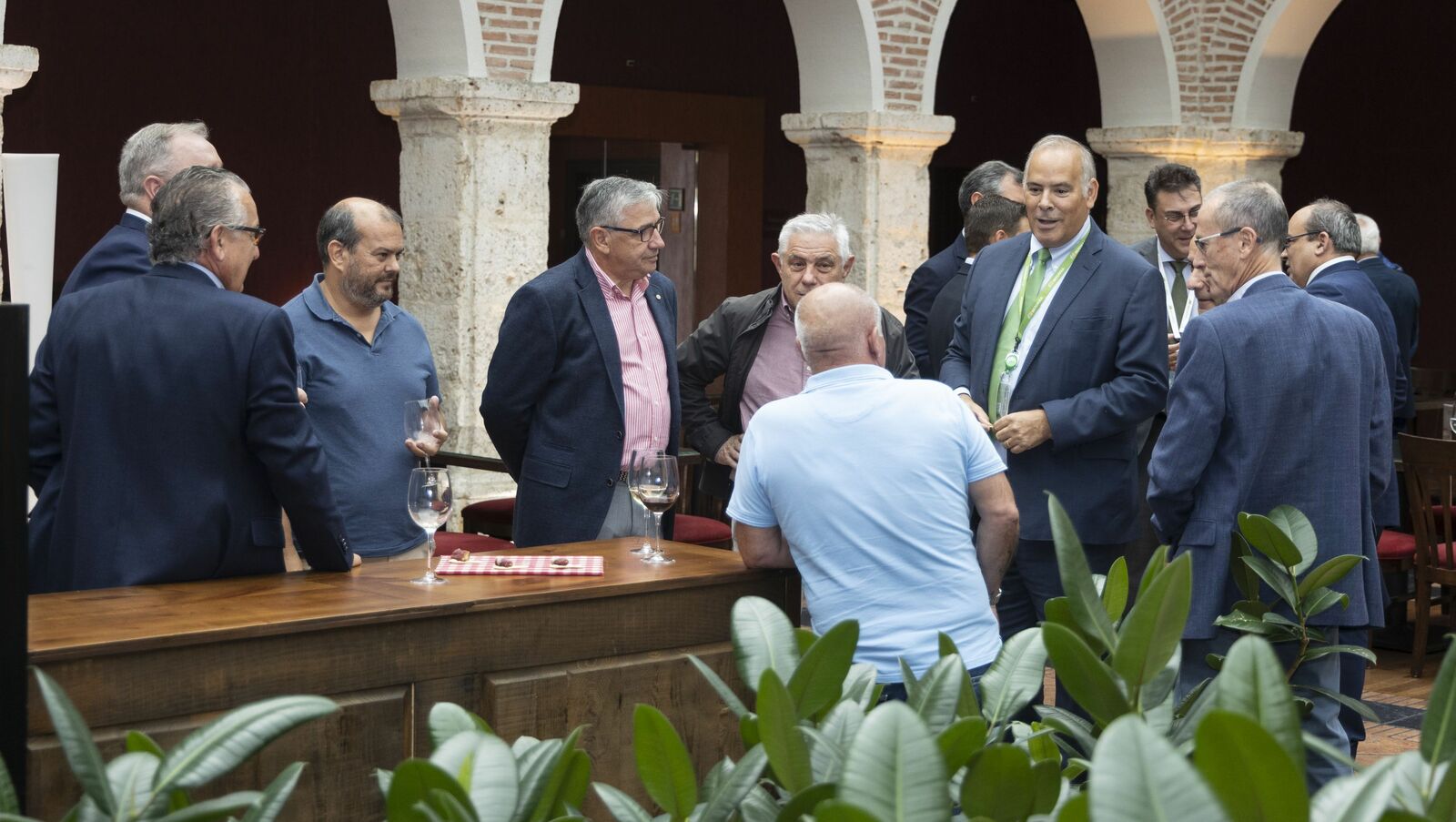  El CEO de Iberdrola conversa con los veteranos y jubilados de la empresa.
