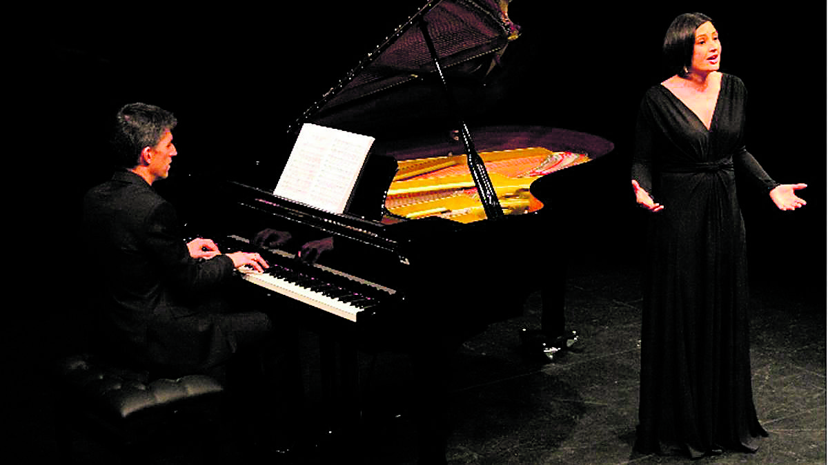 El pianista Héctor Sánchez y la soprano Noelia Álvarez en un recital. | L.N.C.