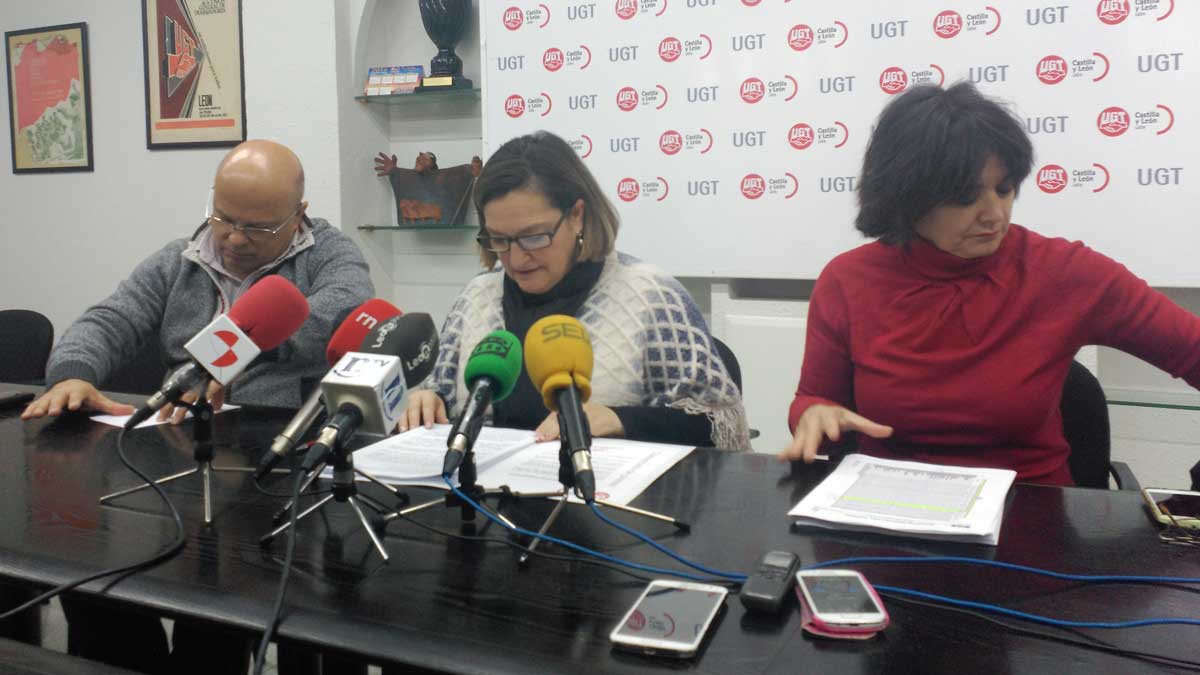 Faustino Sánchez, Carmen Amez y Nieves Martínez, este martes en la sede de UGT de León. | L.N.C.