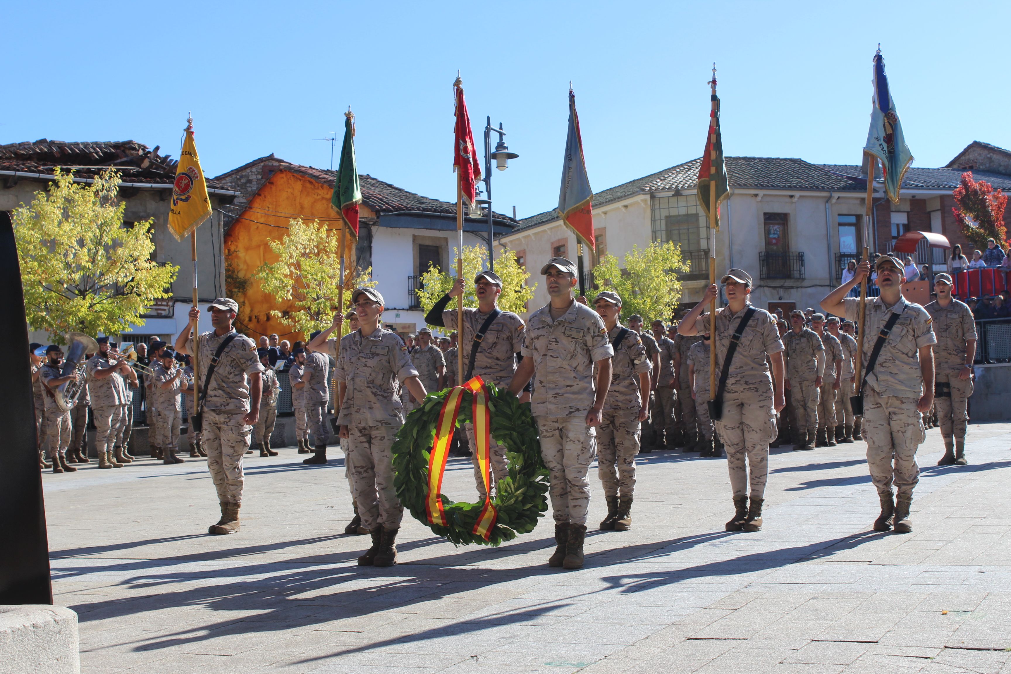 Parada militar organizada para despedir a los alumnos de la Academia Básica del Aire que se han formado estas semanas en Boñar. | ALFREDO HURTADO