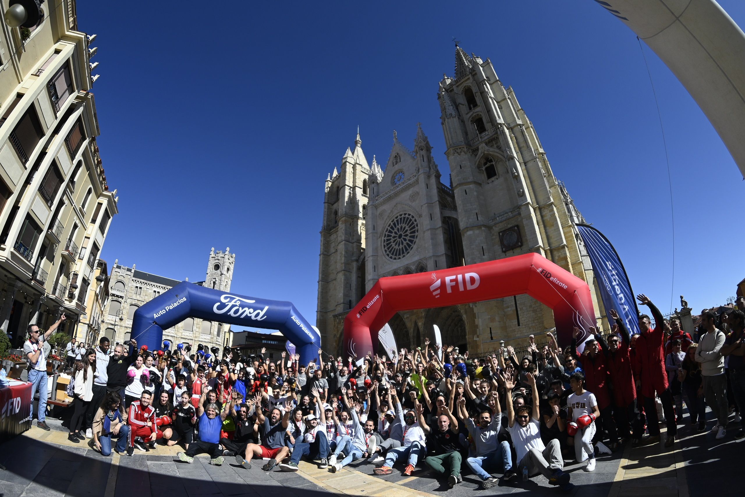 Plaza de la Catedral con todos los participantes | FID
