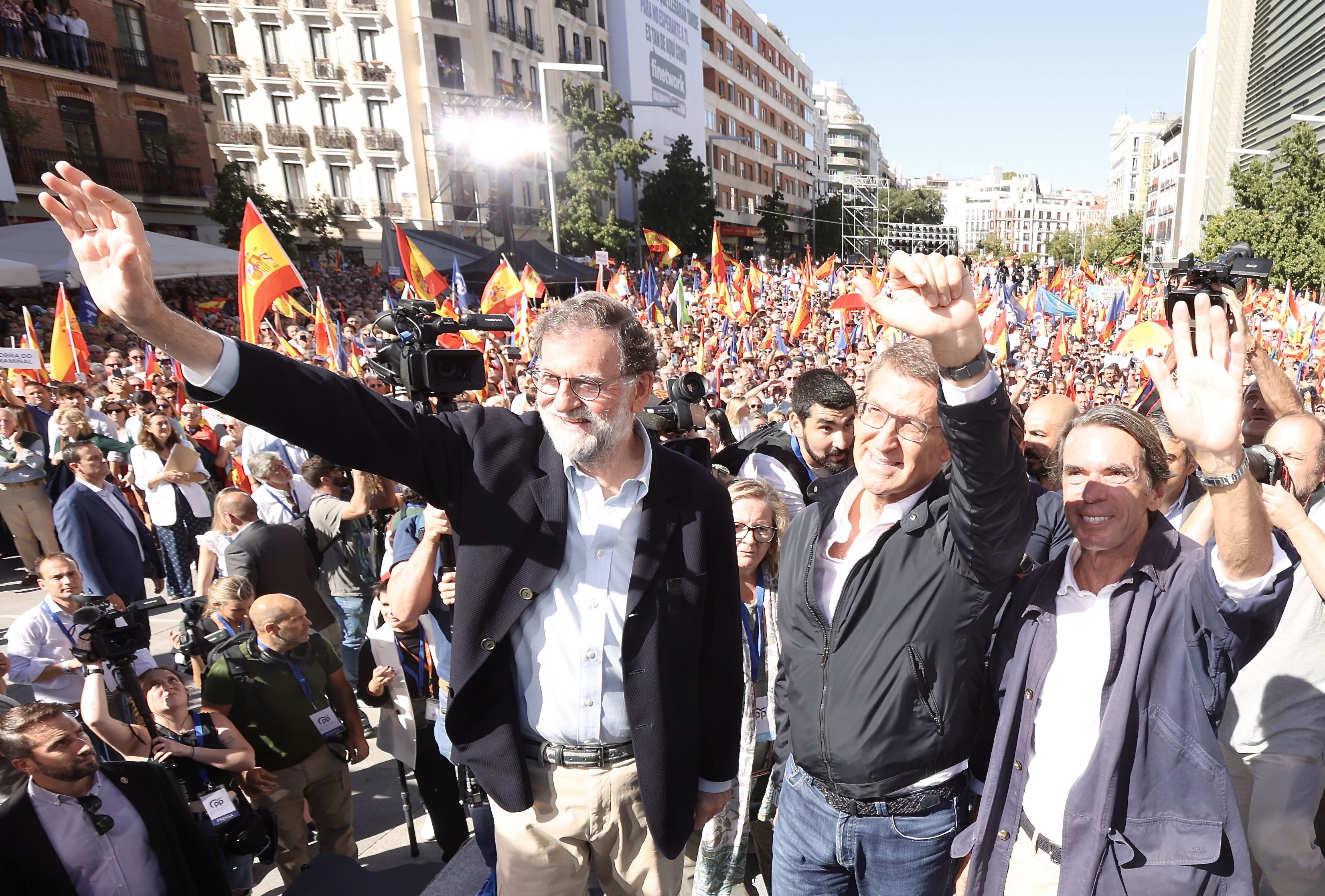 Mariano Rajoy, Alberto Núñez Feijóo y José María Aznar en el acto en Madrid. | JUAN LÁZARO (ICAL)