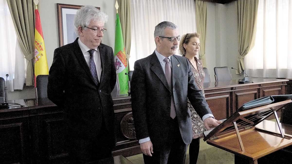 Antonio José Laborda tomó posesión este martes como nuevo decano de la Facultad de Biológicas y Ambientales. | D. MARTÍN