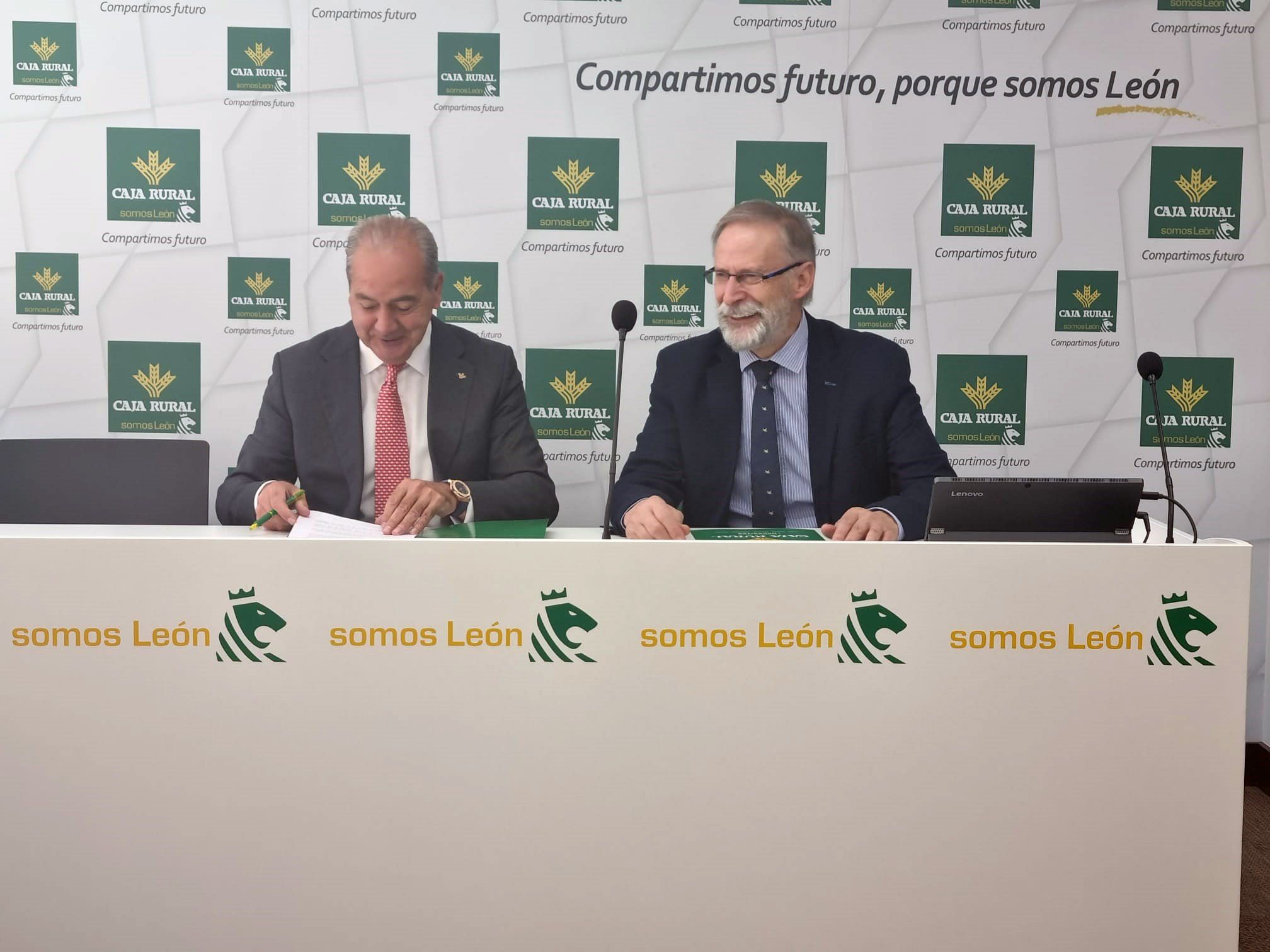 Un instante de la firma del convenio. | L.N.C. Un instante de la firma del convenio. | L.N.C.