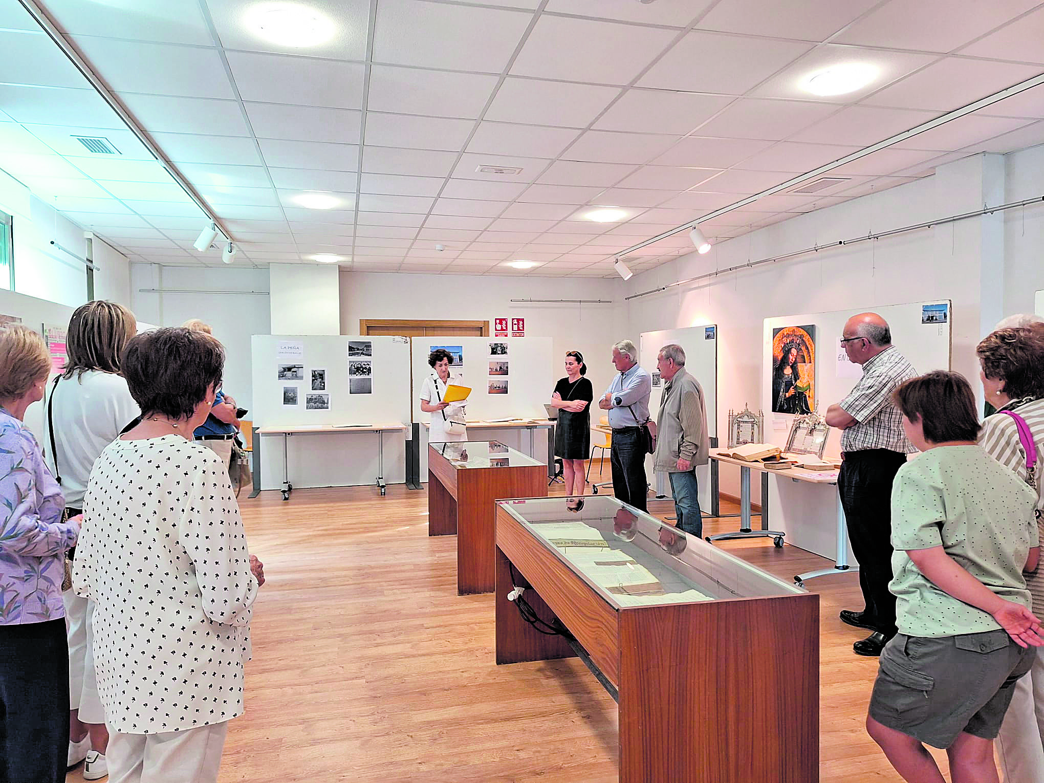 Presentación de la exposición ‘Libro y Camino’ en el Auditorio Municipal. | L.N.C.