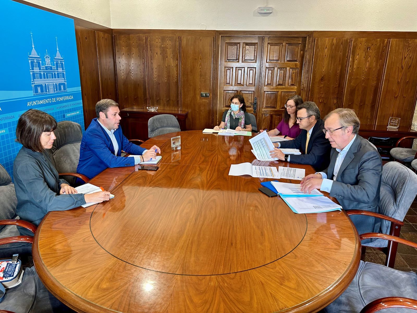 Reunión con el director general de Turismo en el Ayuntamiento de Ponferrada.