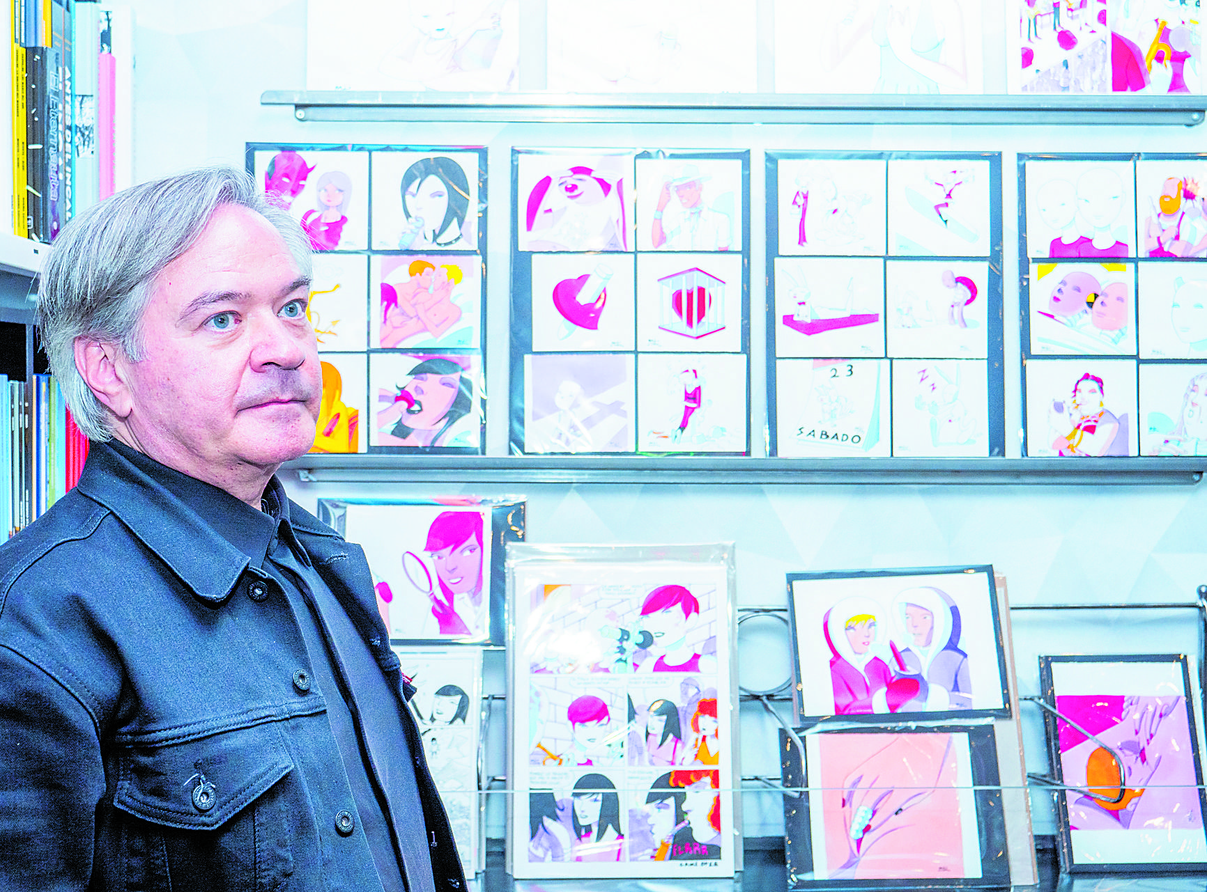El dibujante e ilustrador Miguel Ángel Martín expone originales de varios de sus trabajos en la tienda Elektra Cómics. | VICENTE GARCÍA